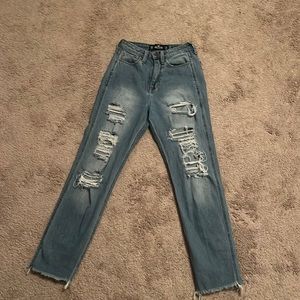 hollister ultra high-rise mom jean vintage stretch